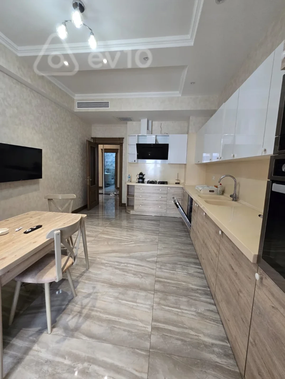 Kirayə verilir 5 otaqlı yeni tikili 250 m²