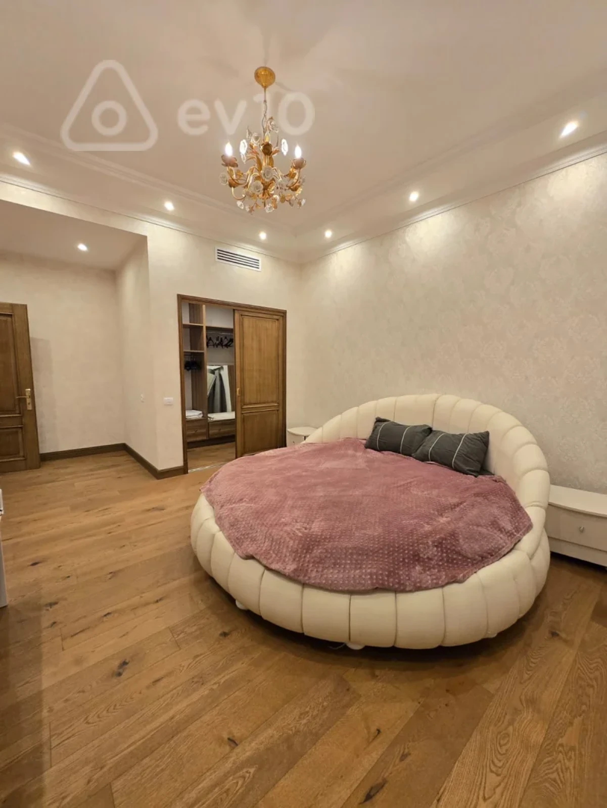 Kirayə verilir 5 otaqlı yeni tikili 250 m²