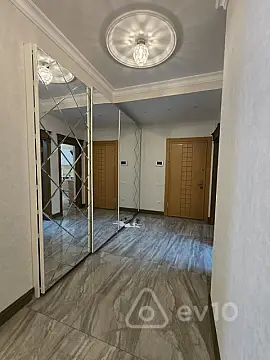 Kirayə verilir 5 otaqlı yeni tikili 250 m²