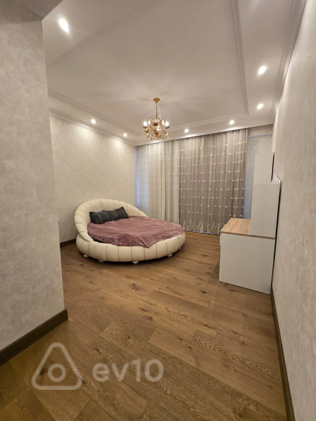 Kirayə verilir 5 otaqlı yeni tikili 250 m²