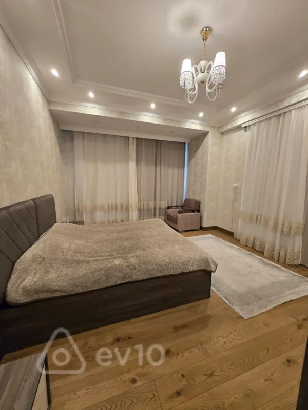 Kirayə verilir 5 otaqlı yeni tikili 250 m²