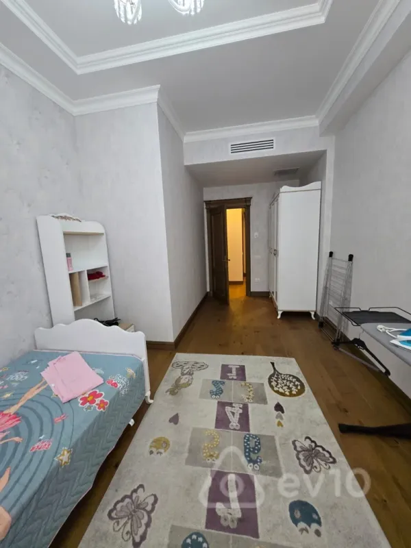 Kirayə verilir 5 otaqlı yeni tikili 250 m²