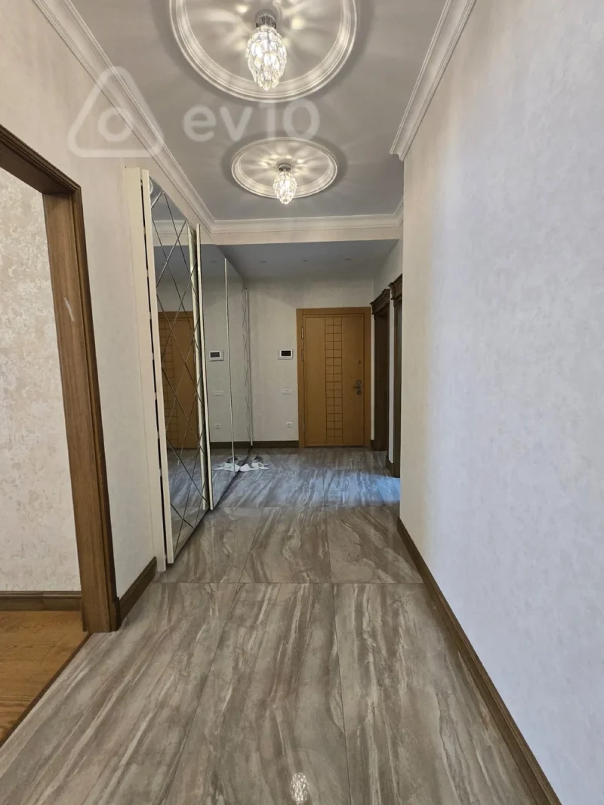 Kirayə verilir 5 otaqlı yeni tikili 250 m²