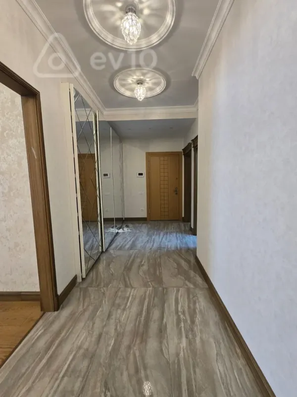 Kirayə verilir 5 otaqlı yeni tikili 250 m²