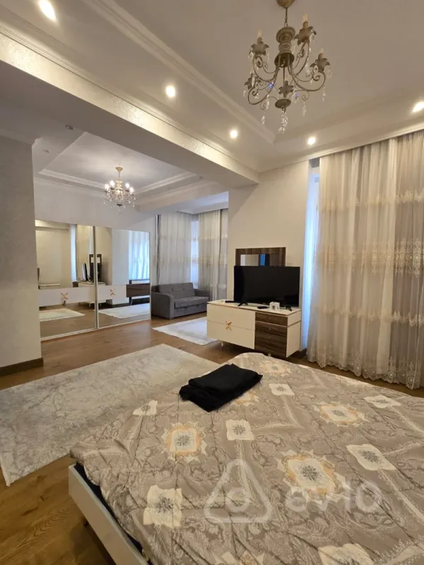 Kirayə verilir 5 otaqlı yeni tikili 250 m²