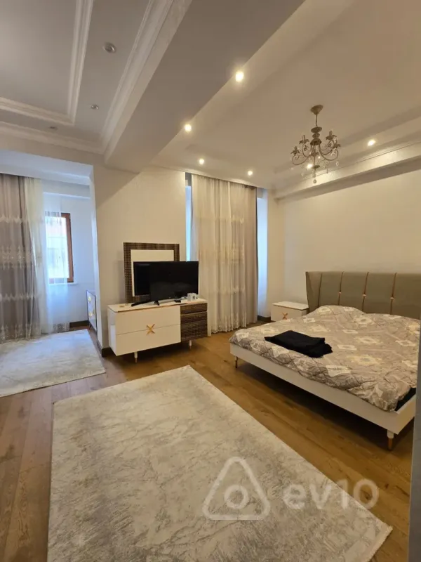 Kirayə verilir 5 otaqlı yeni tikili 250 m²