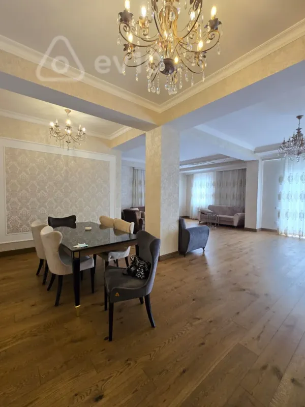 Kirayə verilir 5 otaqlı yeni tikili 250 m²