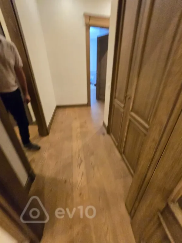 Kirayə verilir 5 otaqlı yeni tikili 250 m²