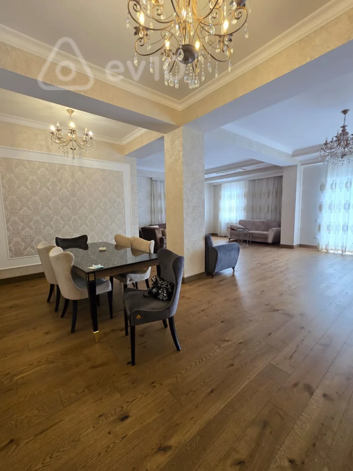 Kirayə verilir 5 otaqlı yeni tikili 250 m²