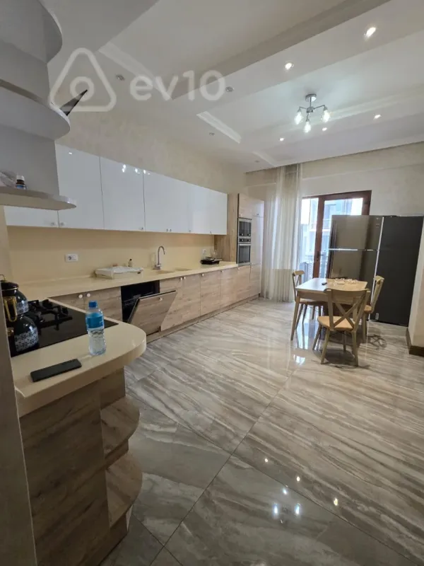 Kirayə verilir 5 otaqlı yeni tikili 250 m²