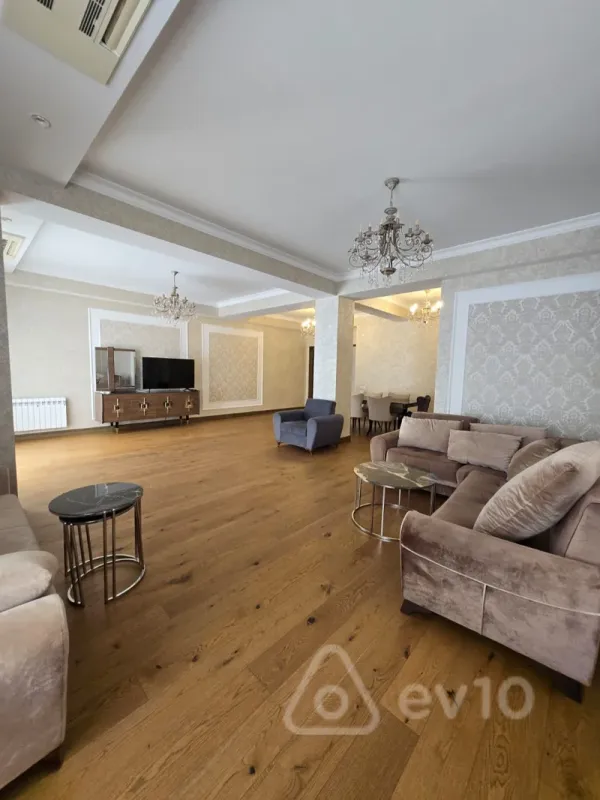 Kirayə verilir 5 otaqlı yeni tikili 250 m²