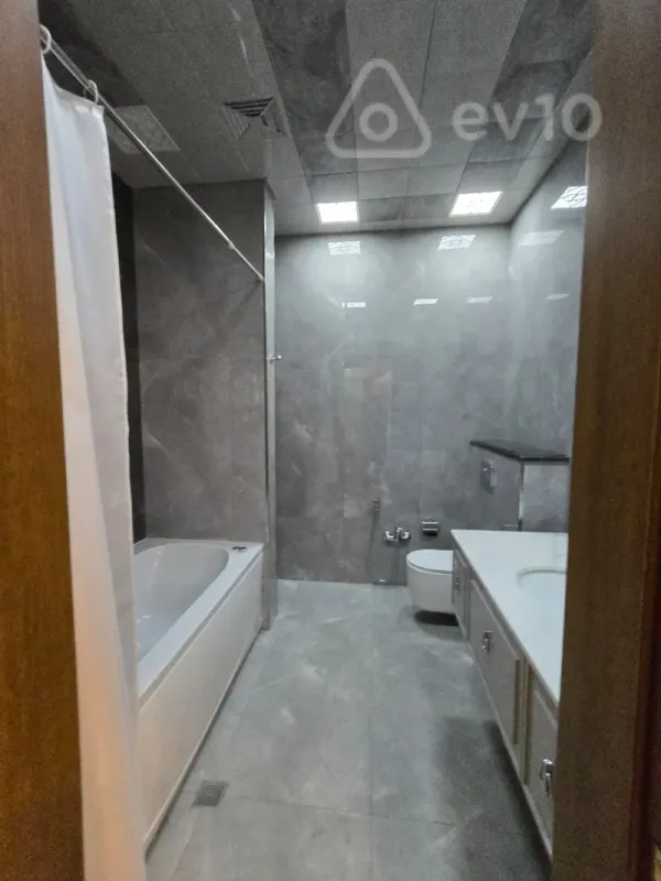 Kirayə verilir 5 otaqlı yeni tikili 250 m²