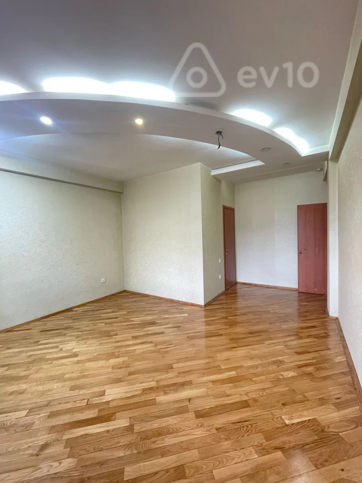 Satılır 3 otaqlı yeni tikili 140 m²