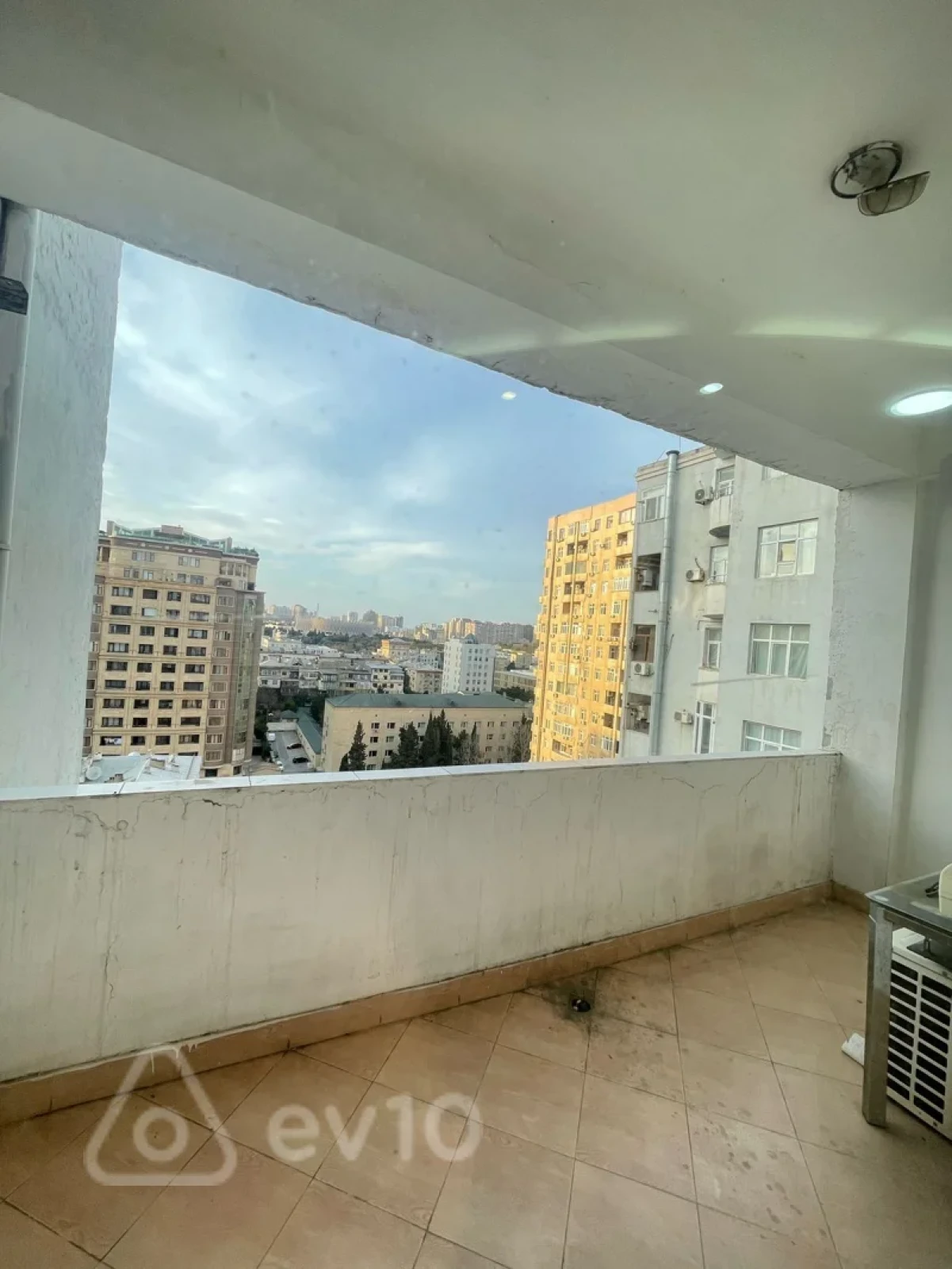 Satılır 3 otaqlı yeni tikili 140 m²