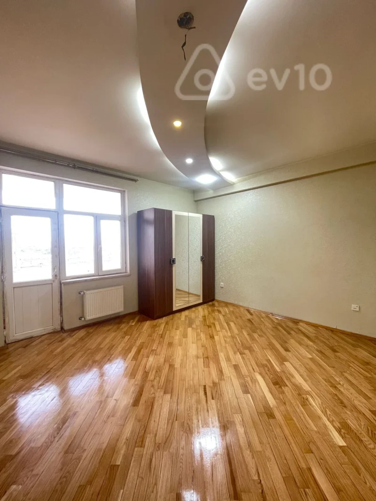 Satılır 3 otaqlı yeni tikili 140 m²