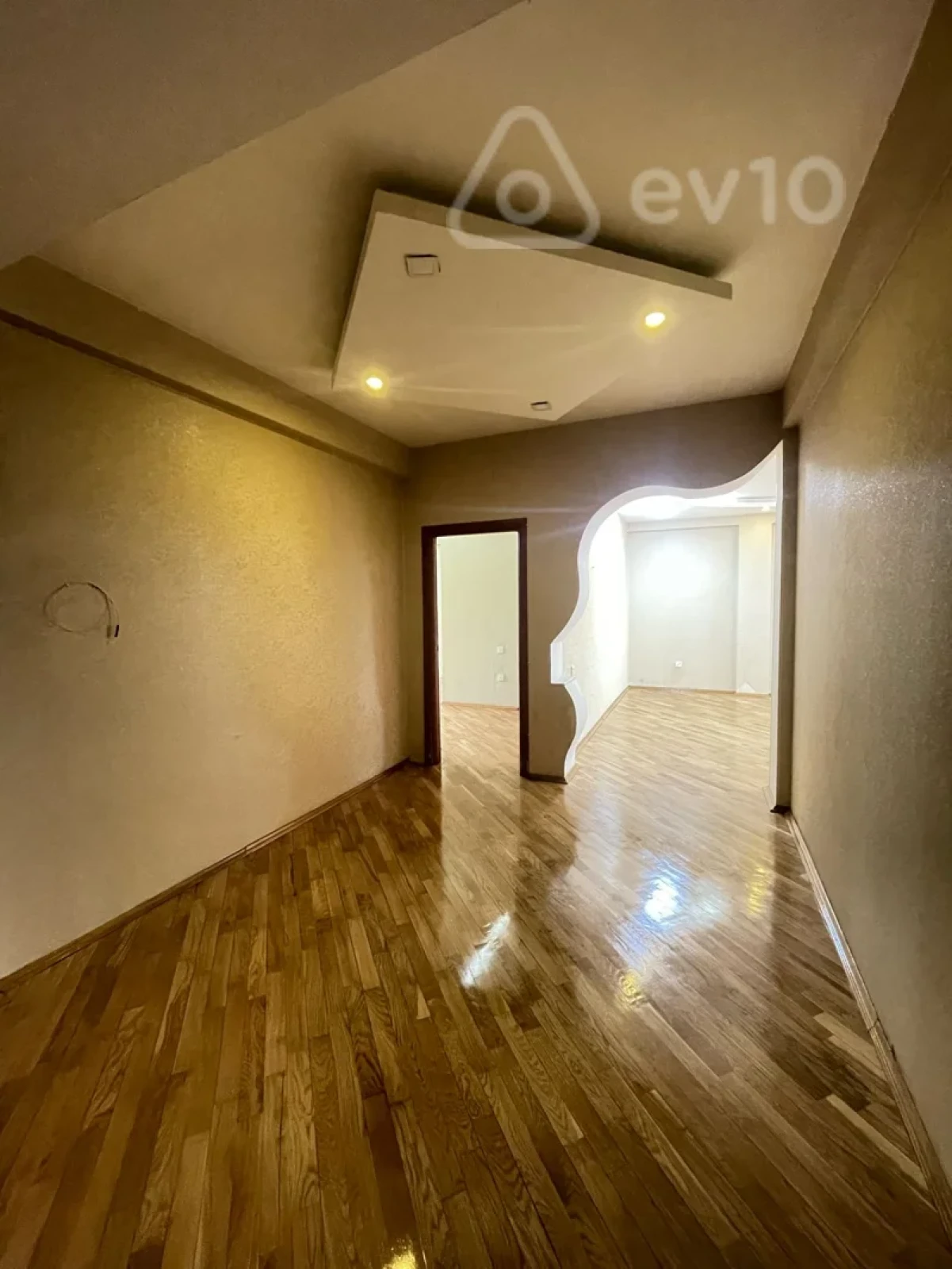 Satılır 3 otaqlı yeni tikili 140 m²