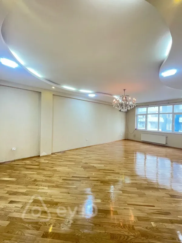 Satılır 3 otaqlı yeni tikili 140 m²