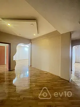Satılır 3 otaqlı yeni tikili 140 m²