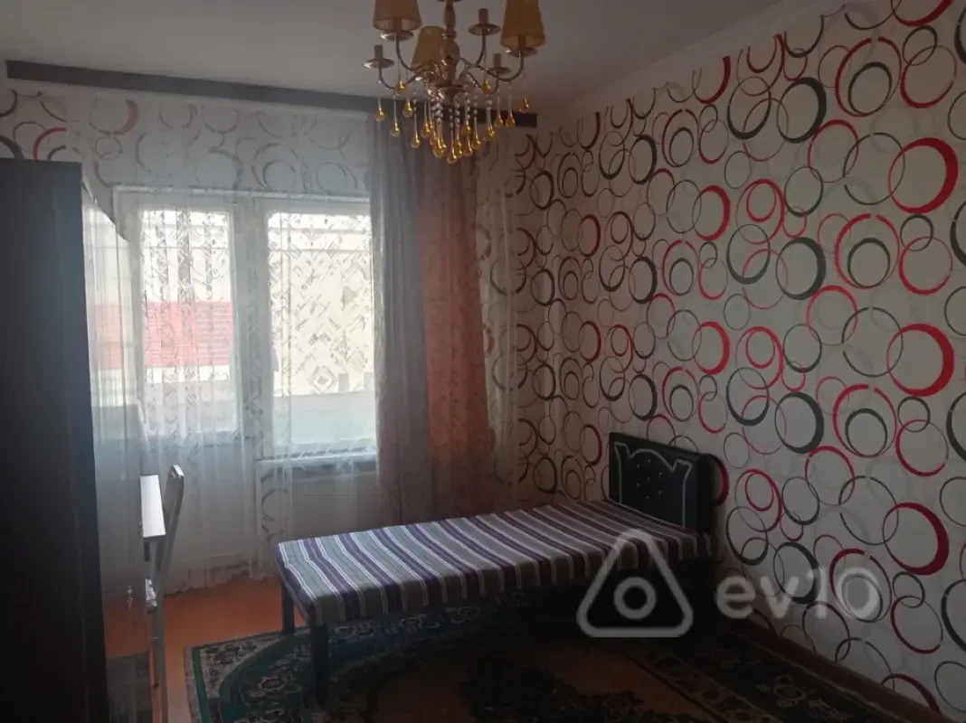 Kirayə verilir 4 otaqlı köhnə tikili 100 m²