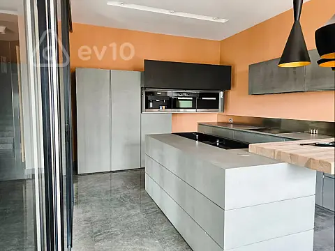 Kirayə verilir 6 otaqlı həyət evi 400 m²