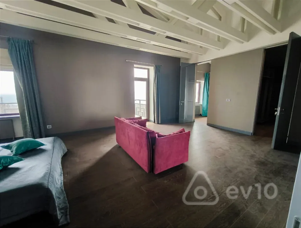 Kirayə verilir 6 otaqlı həyət evi 400 m²