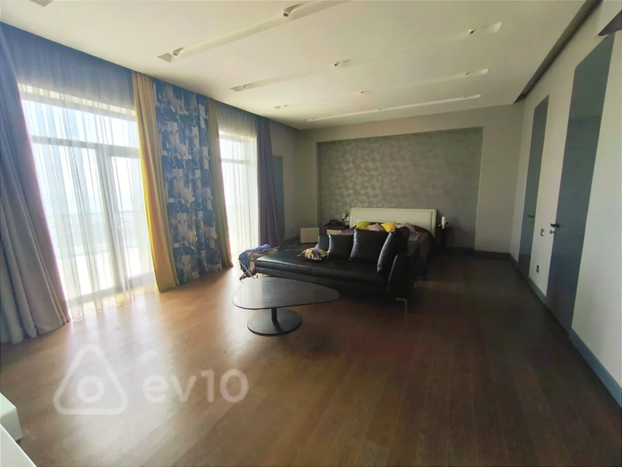 Kirayə verilir 6 otaqlı həyət evi 400 m²