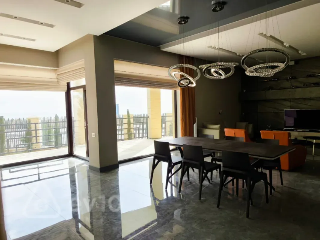 Kirayə verilir 6 otaqlı həyət evi 400 m²