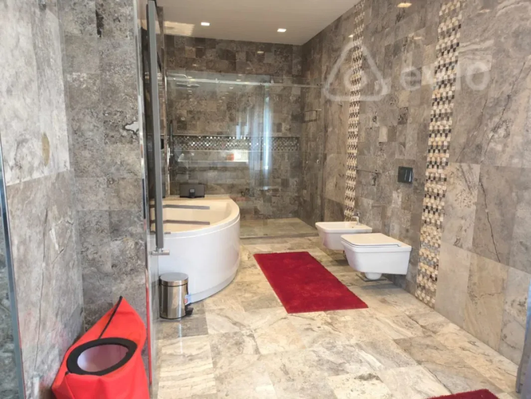 Kirayə verilir 6 otaqlı həyət evi 400 m²
