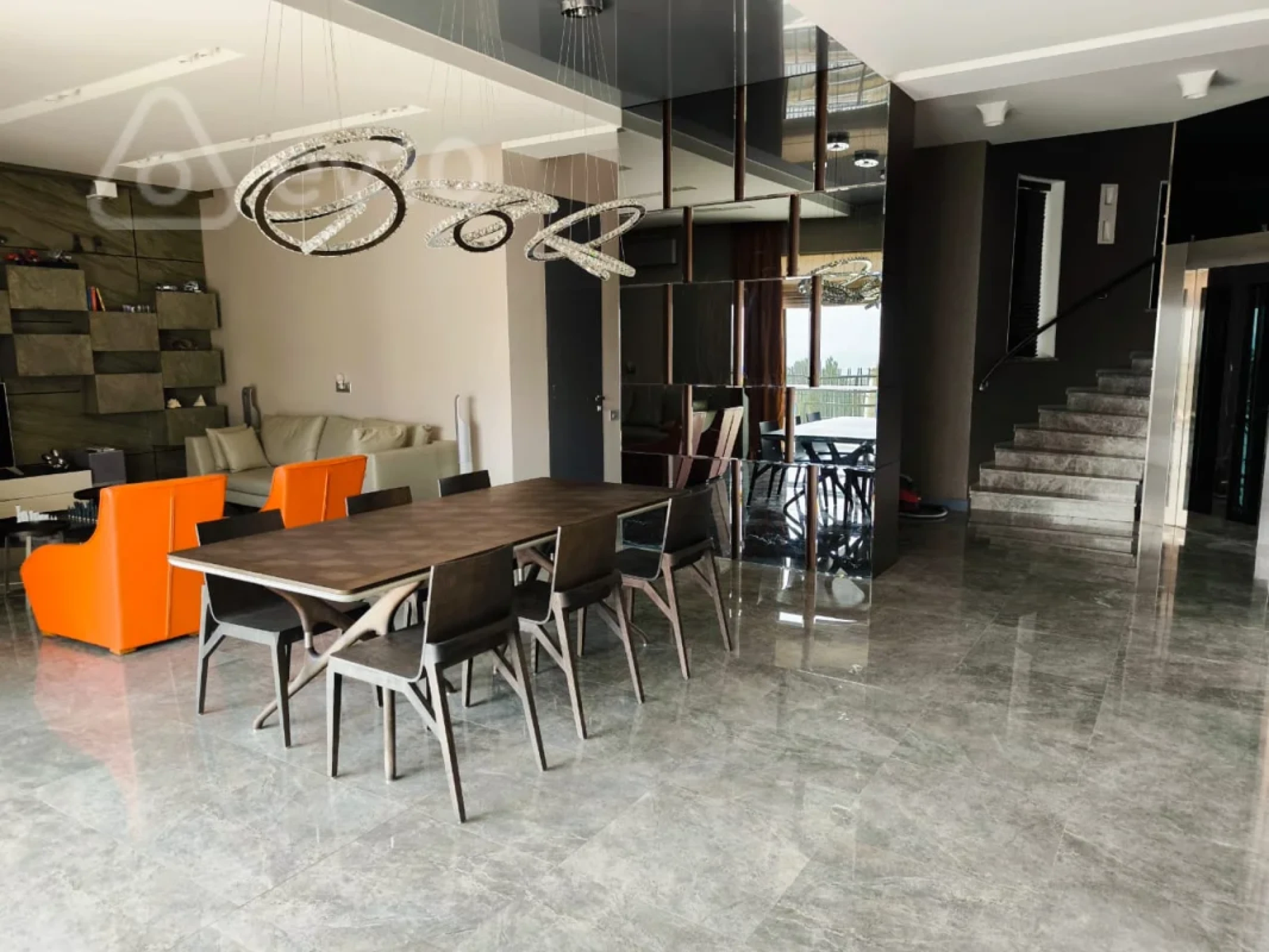 Kirayə verilir 6 otaqlı həyət evi 400 m²