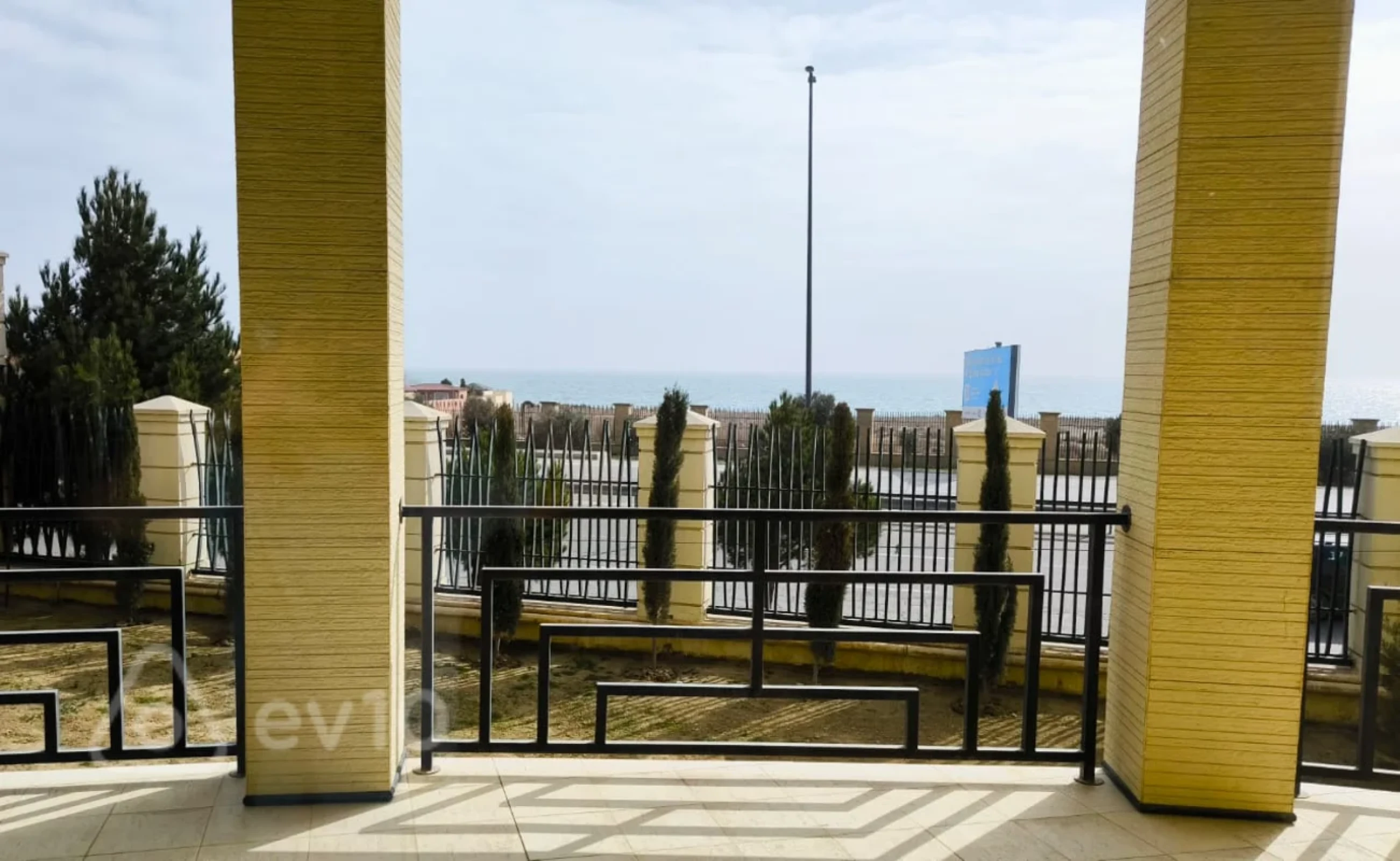 Kirayə verilir 6 otaqlı həyət evi 400 m²