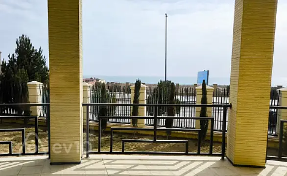 Kirayə verilir 6 otaqlı həyət evi 400 m²