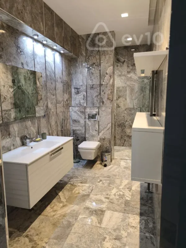Kirayə verilir 6 otaqlı həyət evi 400 m²