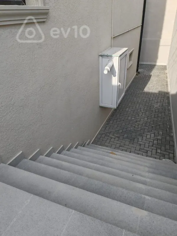 Satılır 5 otaqlı həyət evi 360 m²