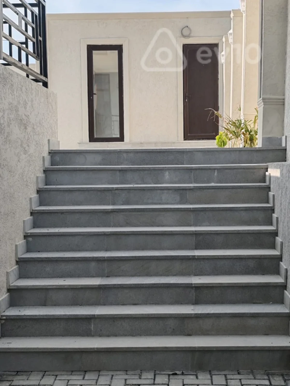 Satılır 5 otaqlı həyət evi 360 m²