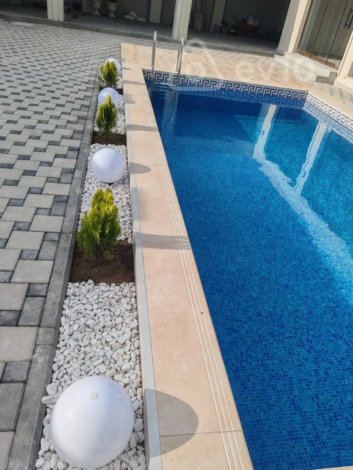 Satılır 5 otaqlı həyət evi 360 m²