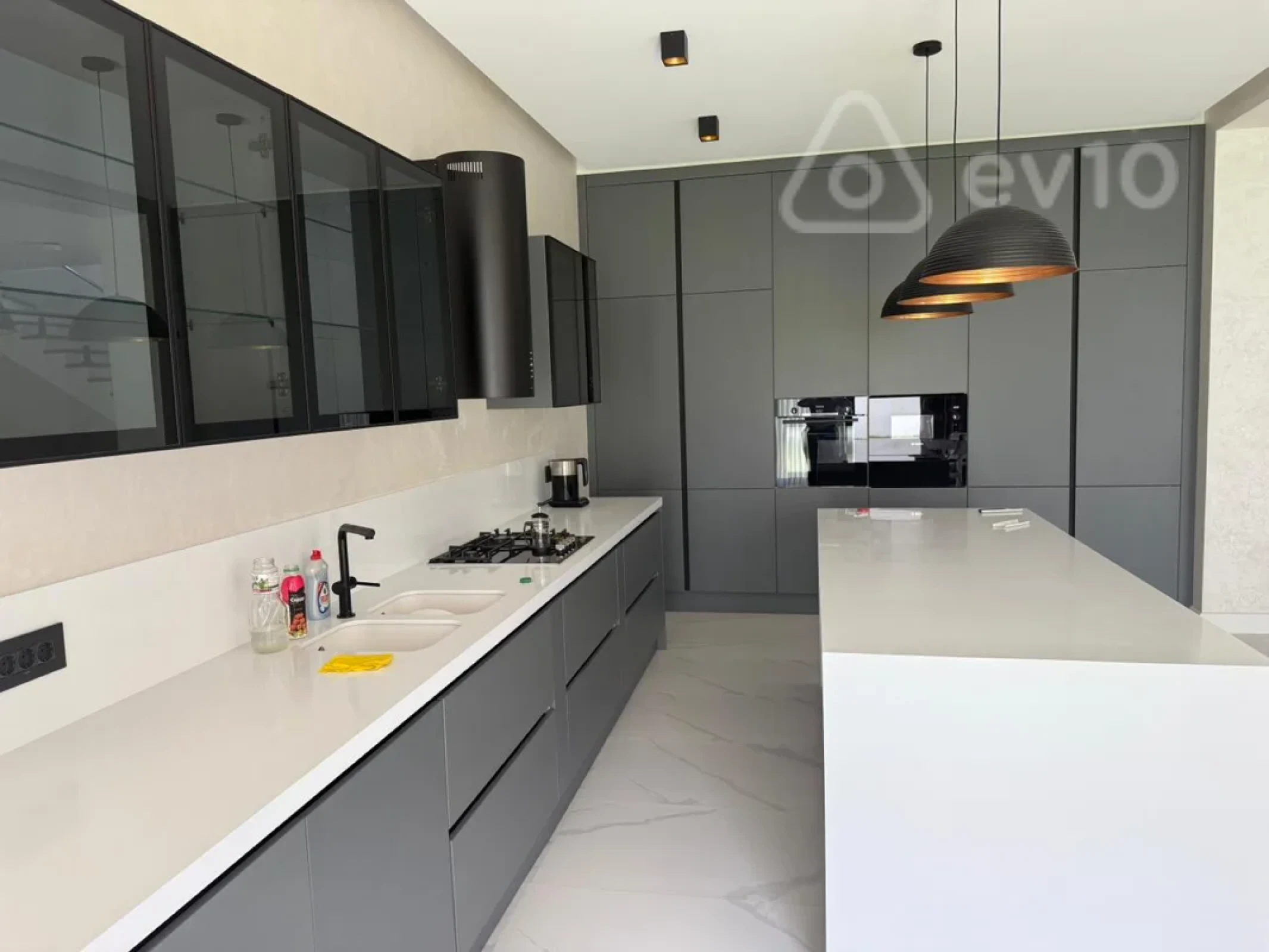 Kirayə verilir 6 otaqlı həyət evi 380 m²