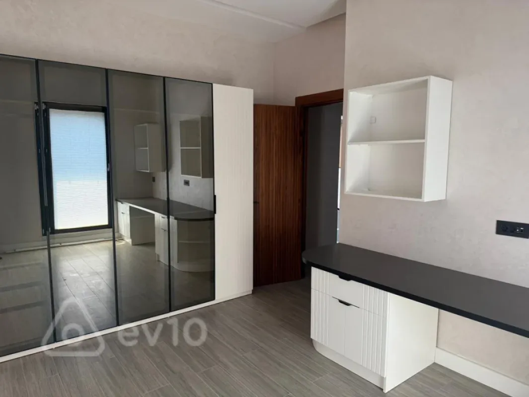 Kirayə verilir 6 otaqlı həyət evi 380 m²