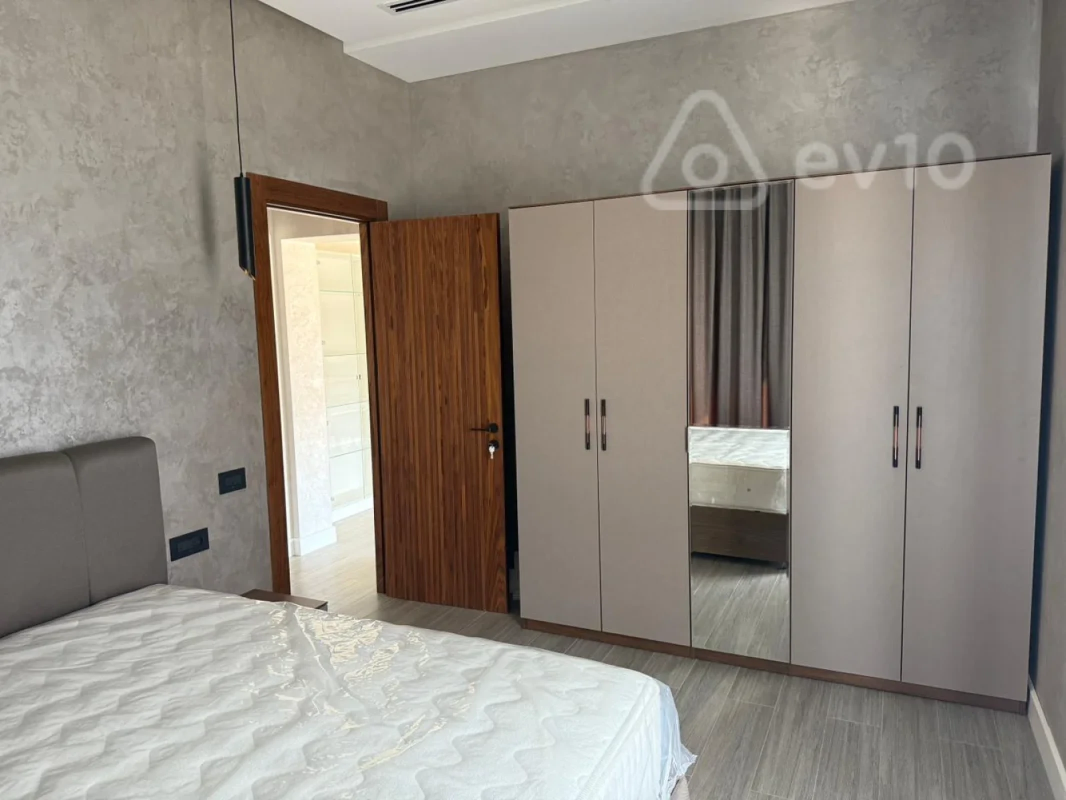 Kirayə verilir 6 otaqlı həyət evi 380 m²