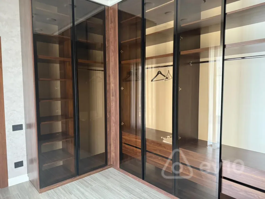 Kirayə verilir 6 otaqlı həyət evi 380 m²