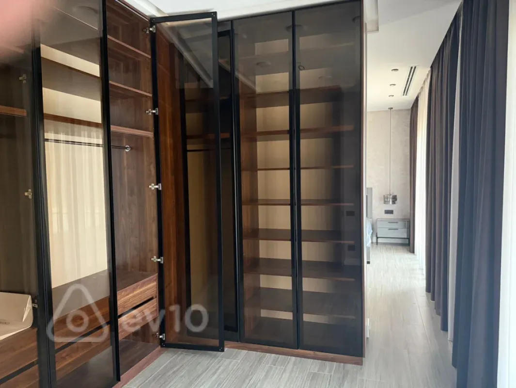 Kirayə verilir 6 otaqlı həyət evi 380 m²