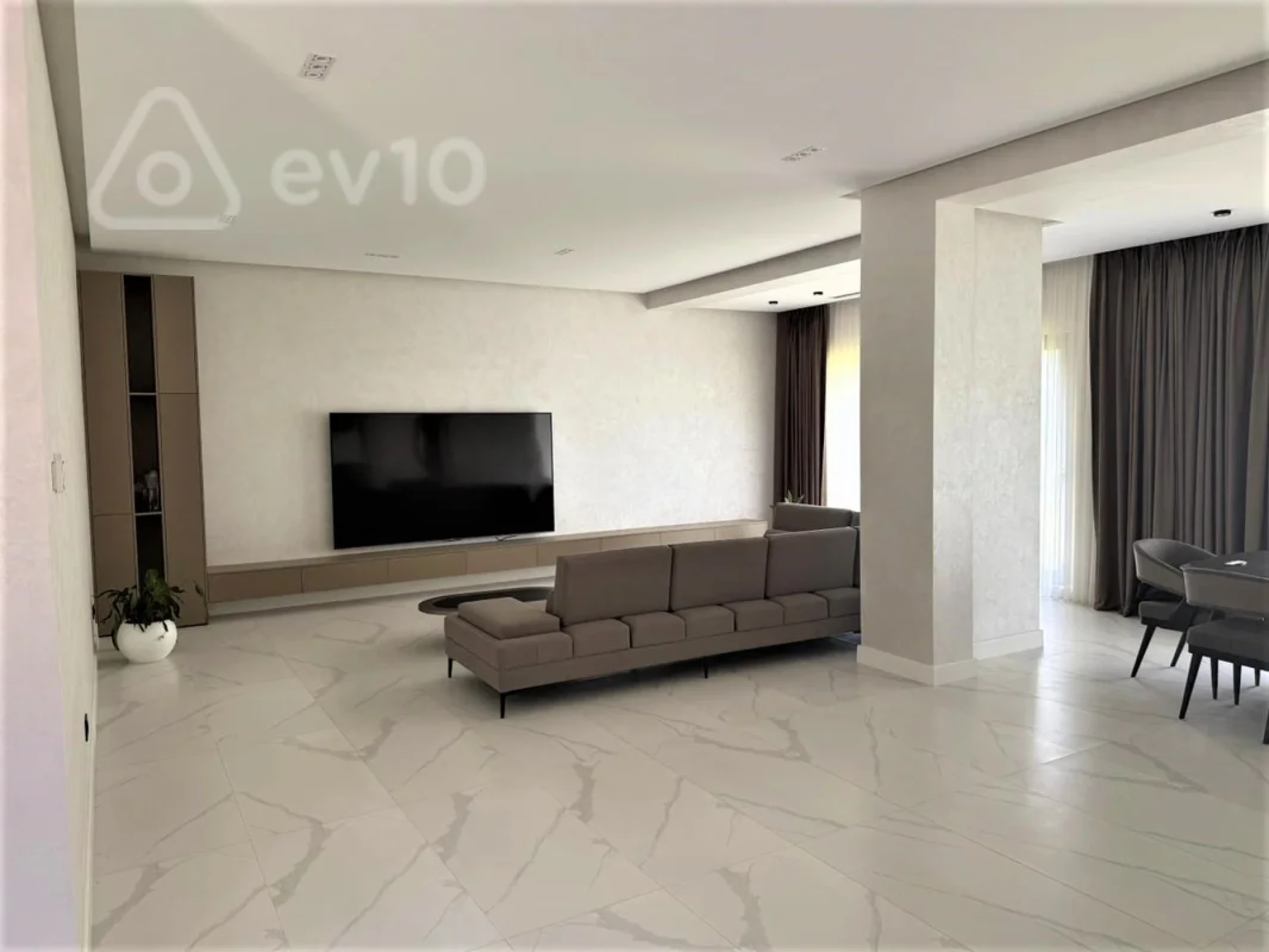 Kirayə verilir 6 otaqlı həyət evi 380 m²