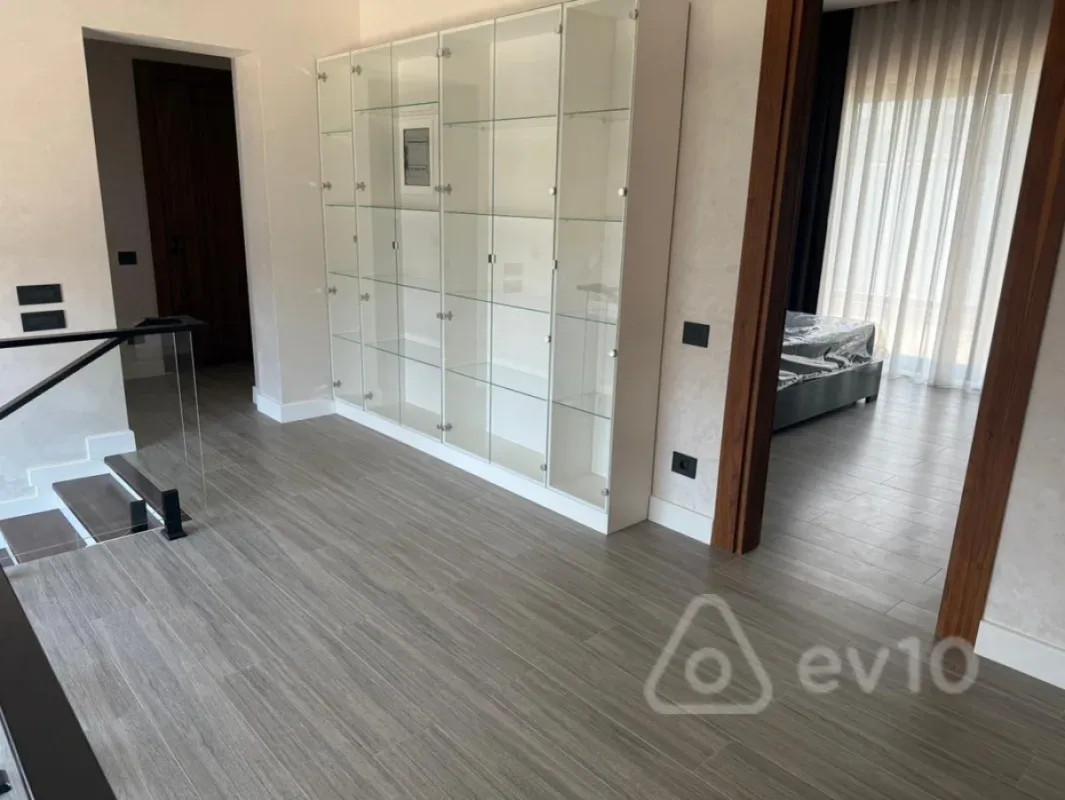 Kirayə verilir 6 otaqlı həyət evi 380 m²