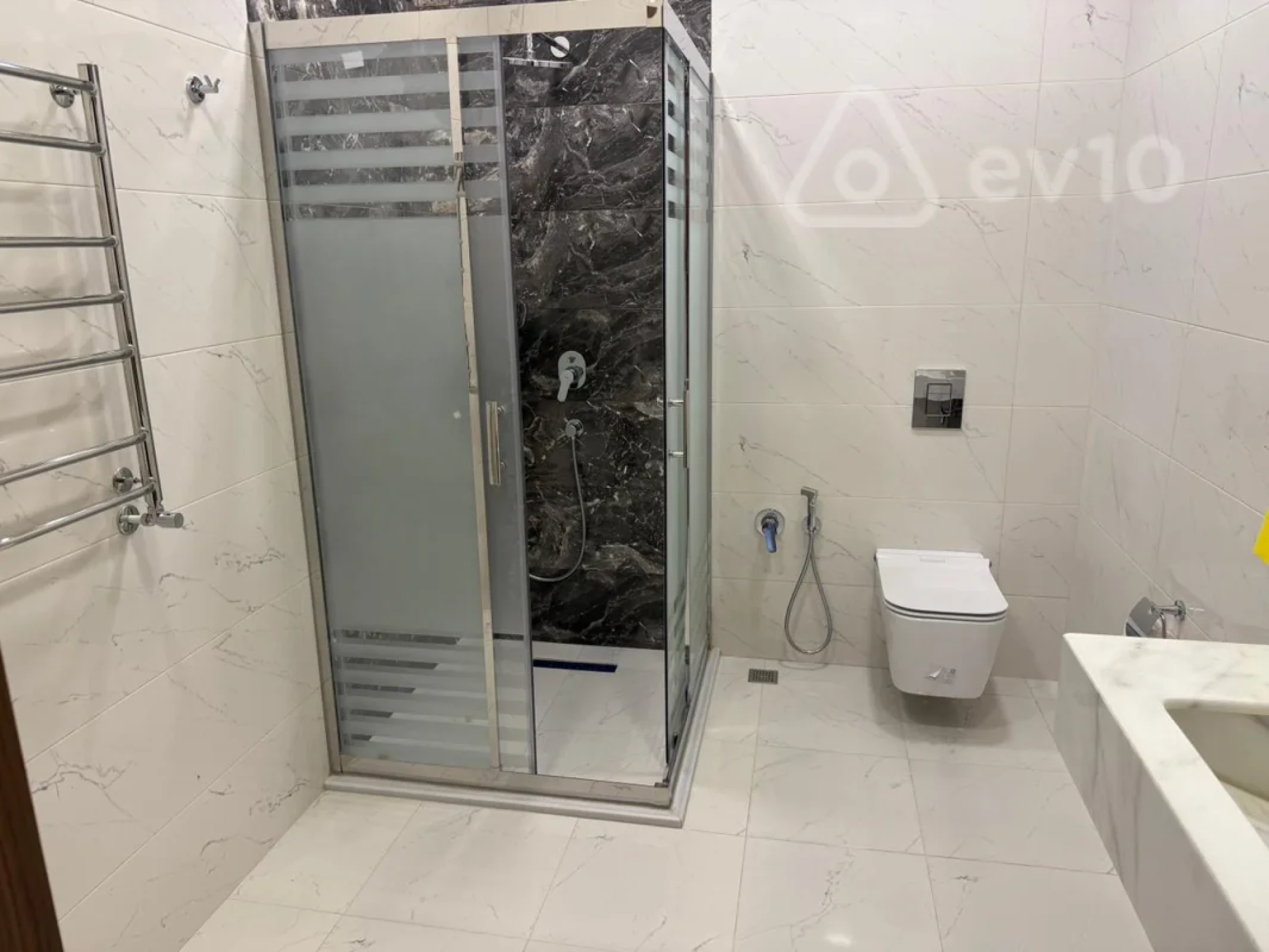 Kirayə verilir 6 otaqlı həyət evi 380 m²