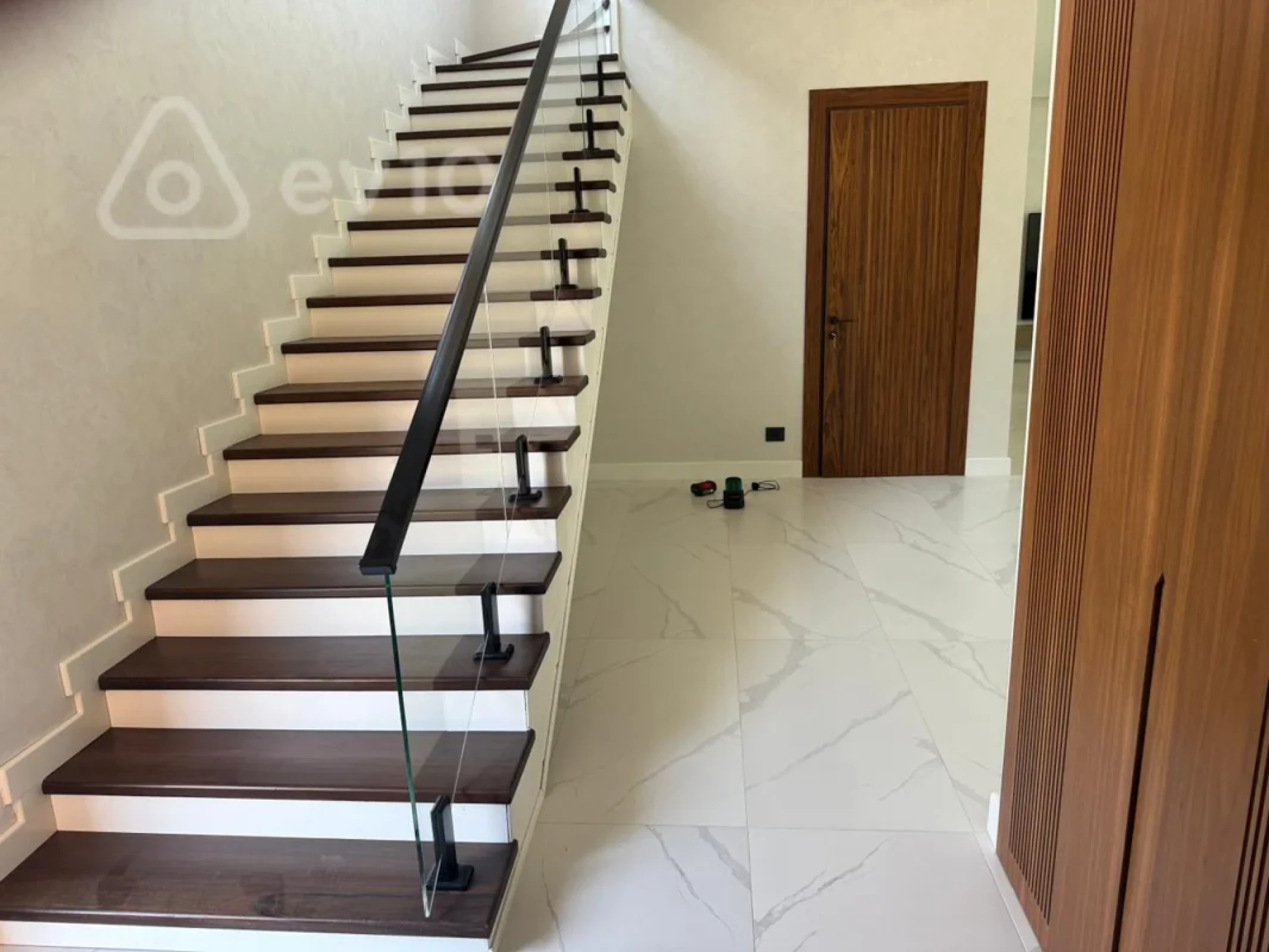Kirayə verilir 6 otaqlı həyət evi 380 m²