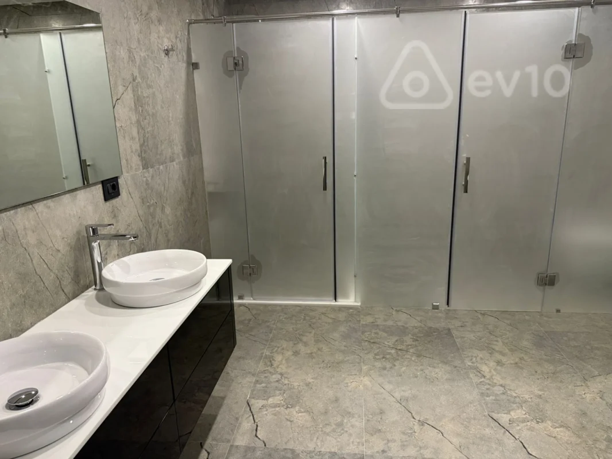 Kirayə verilir 6 otaqlı həyət evi 380 m²