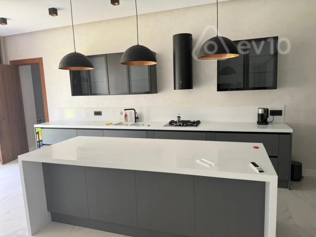 Kirayə verilir 6 otaqlı həyət evi 380 m²