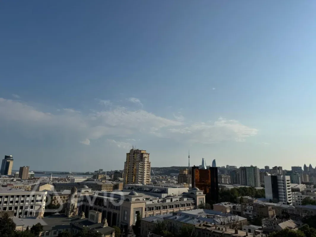 Kirayə verilir 3 otaqlı yeni tikili 132 m²