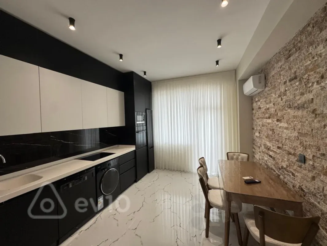 Kirayə verilir 3 otaqlı yeni tikili 132 m²