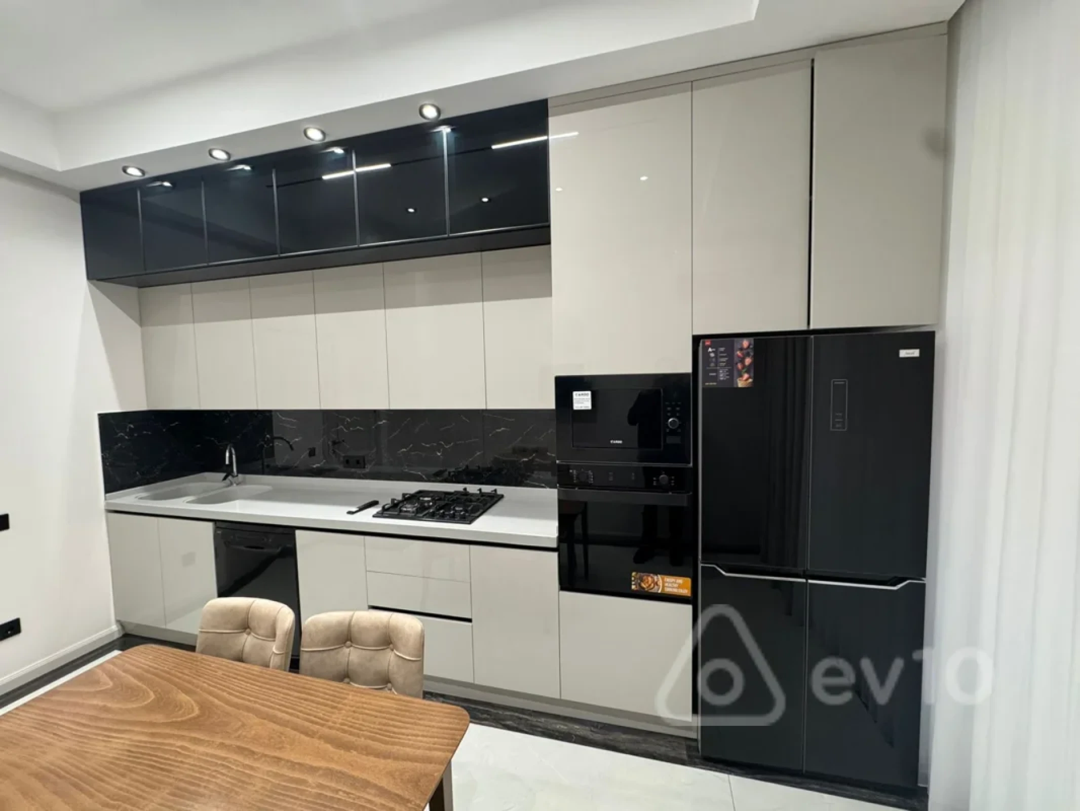 Kirayə verilir 3 otaqlı yeni tikili 130 m²