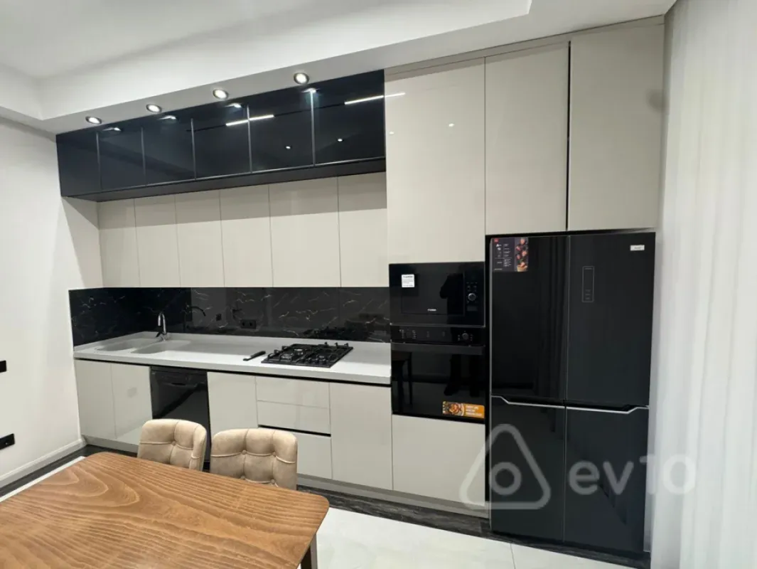 Kirayə verilir 3 otaqlı yeni tikili 130 m²